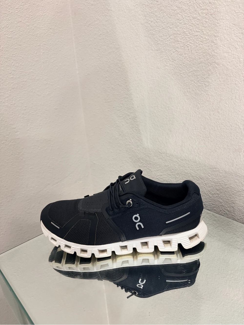 On Running Men’s Trainer in Black and White